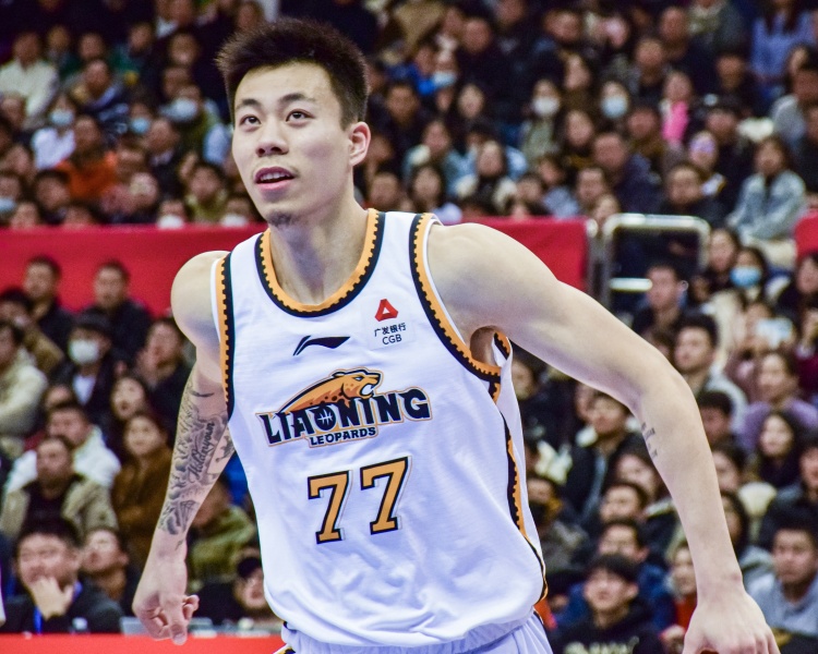 状态复苏!张镇麟上半场11投7中&三分4中1 拿到15分4板4助2断