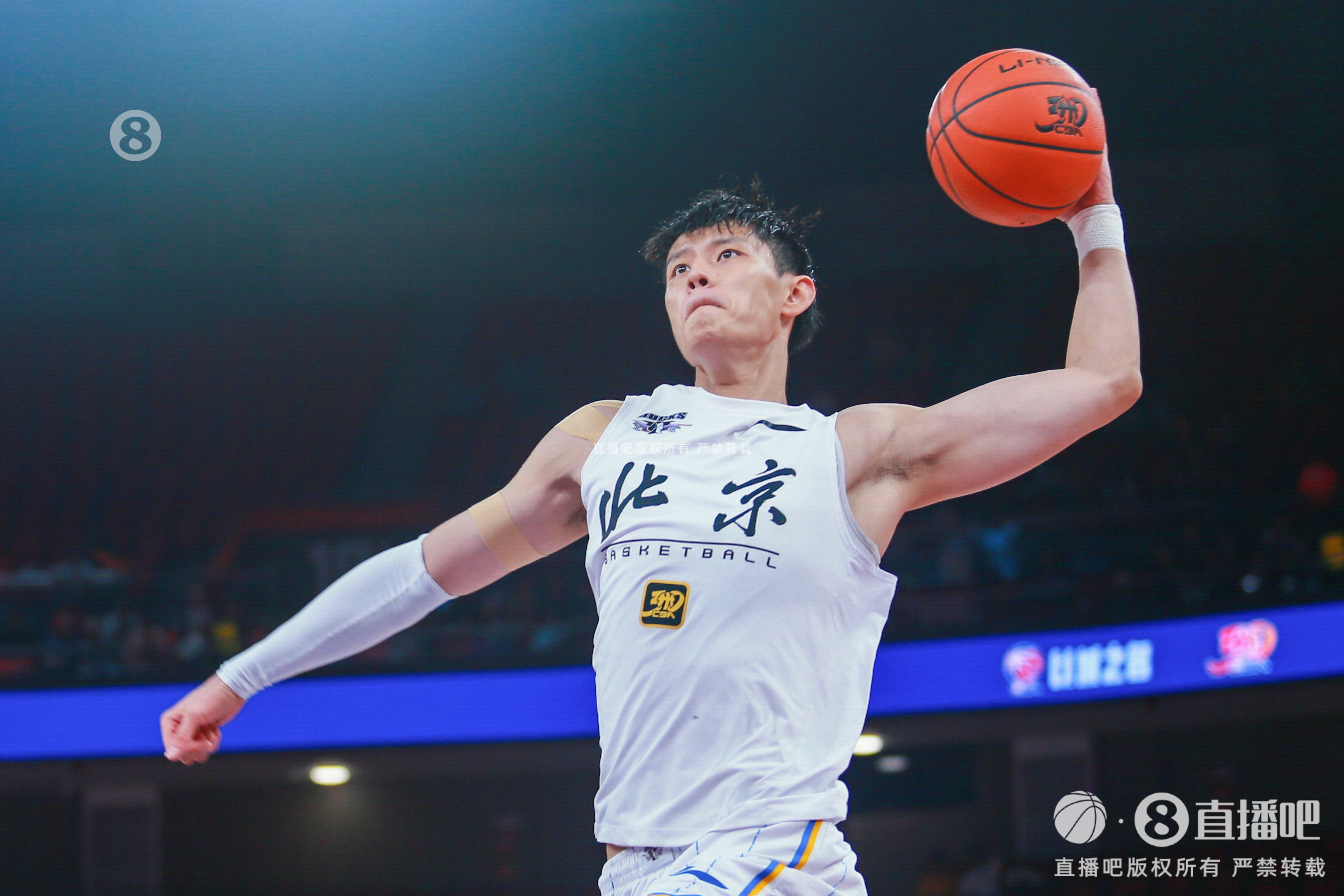 探长:MVP对曾凡博来说还有距离 但他这赛季的表现足以入选一阵了