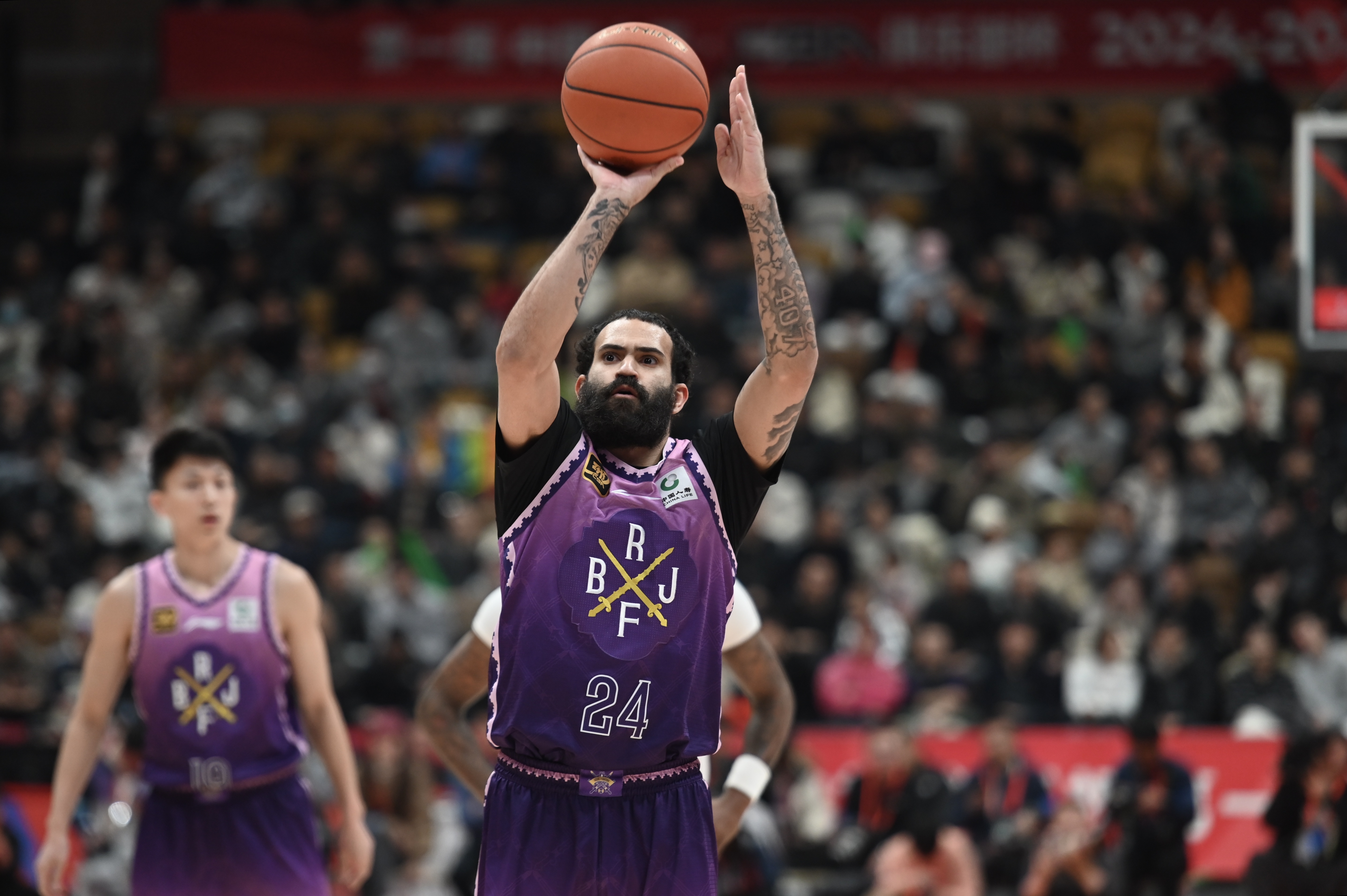高效输出!里勒半场各种强突 两分球7中7砍下16分2篮板3助攻
